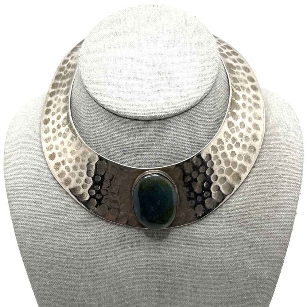 Vintage Moss Agate Stone in Hammered Collar Necklace Silver Tone 16"